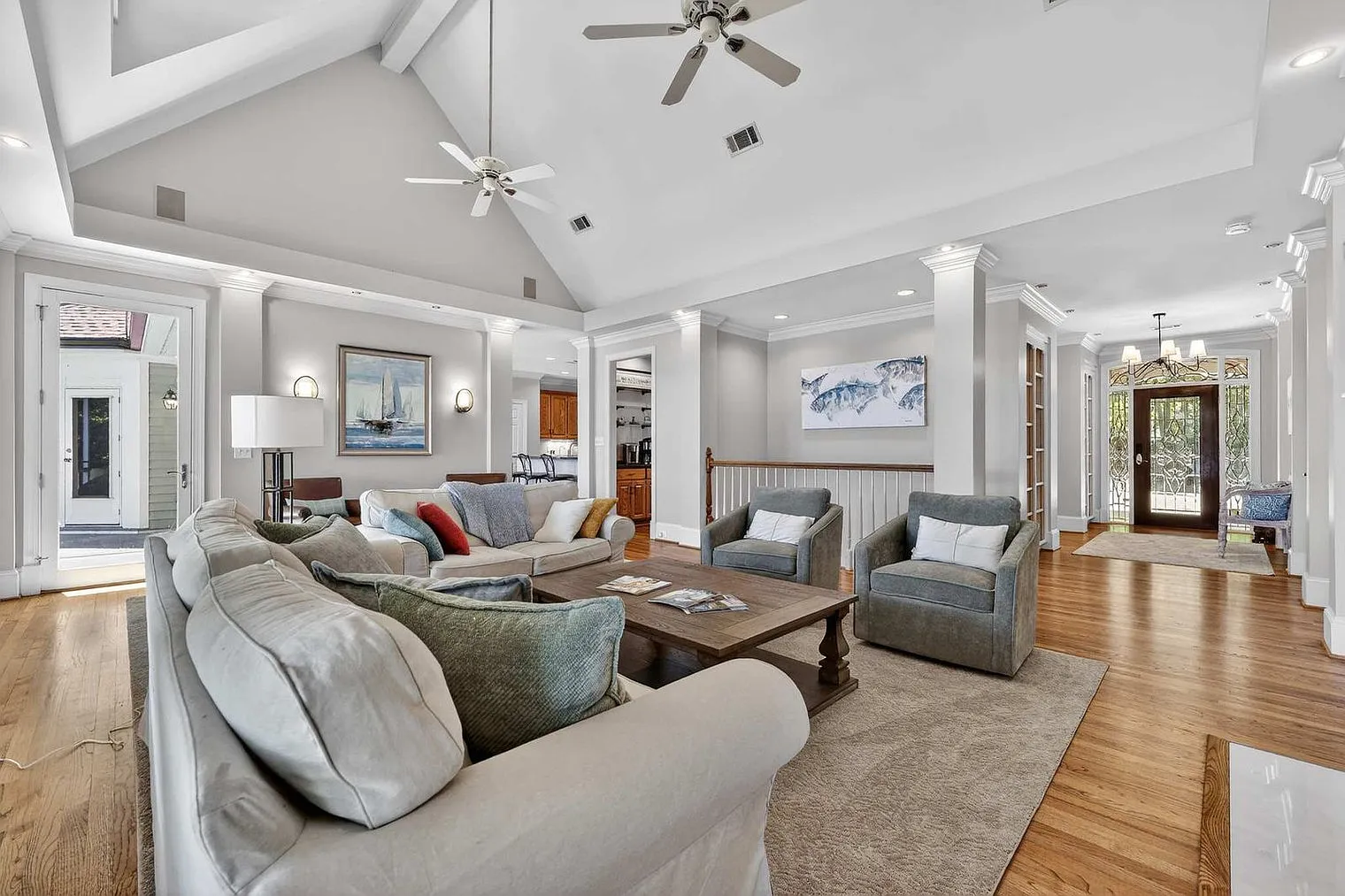 5 bed, 5.0 bath, 4800 sqft, $14,777 — Photo 2