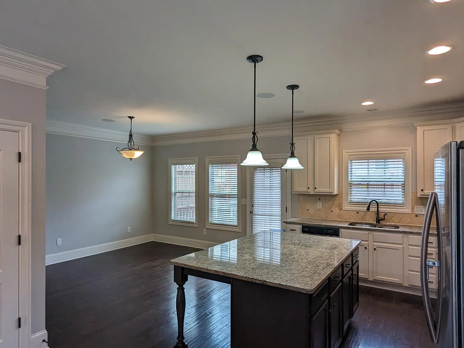 4 bed, 3.5 bath, 2500 sqft, $3,100 — Photo 4