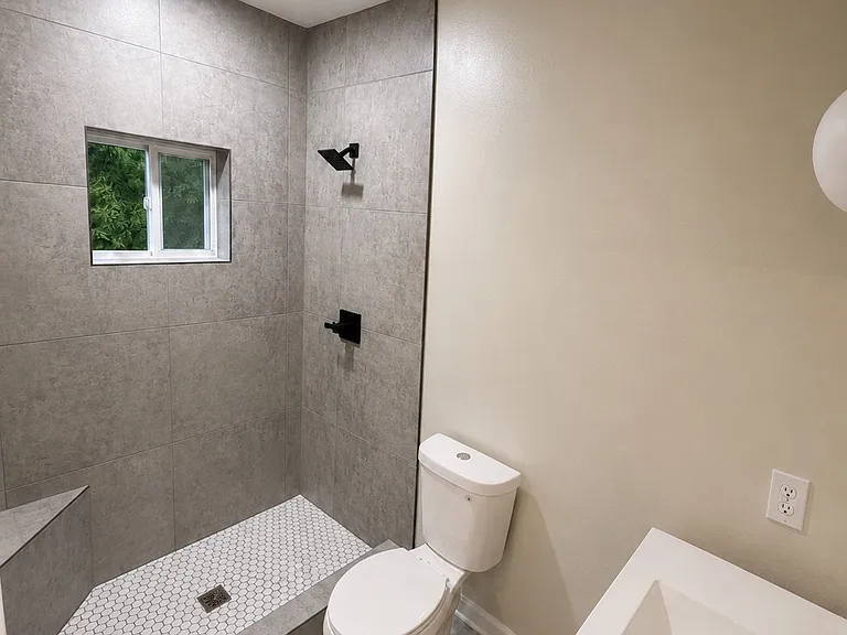 421 Oak St — Photo 3