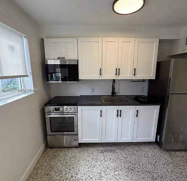 560 NW 1st St #7 — Photo 10
