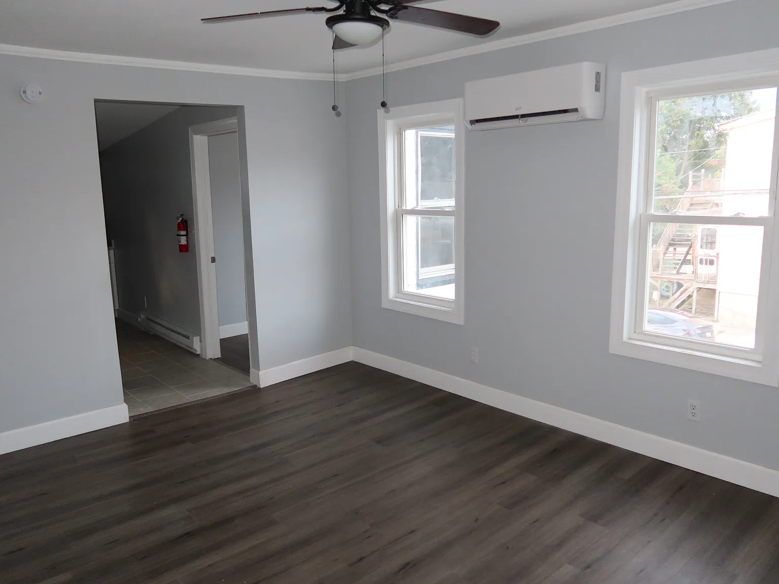 61 E Phillips St — Photo 4