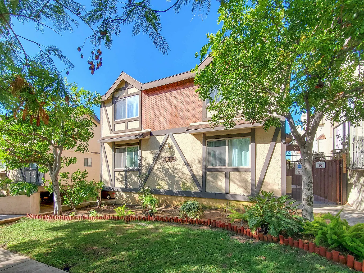 137 Carr Dr — Photo 1