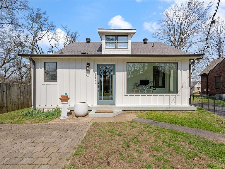207 Morton Ave — Photo 24