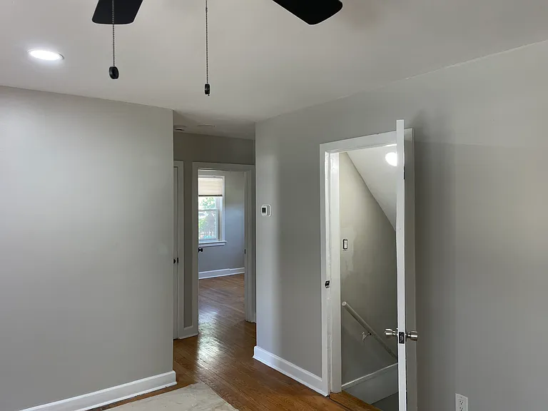 220 N Locust St — Photo 11