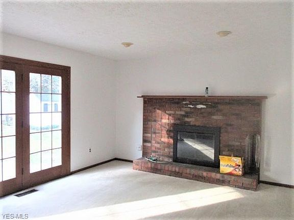 5th image of 27901 N Park Dr