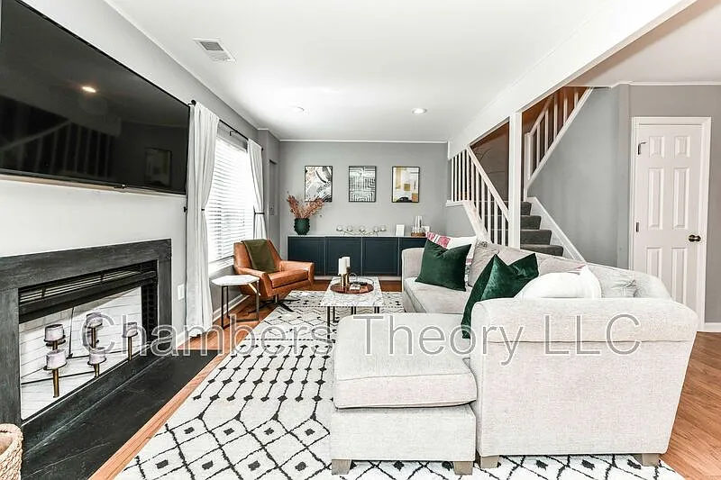 3 bed, 2.5 bath, 1626 sqft, $3,300 — Photo 3