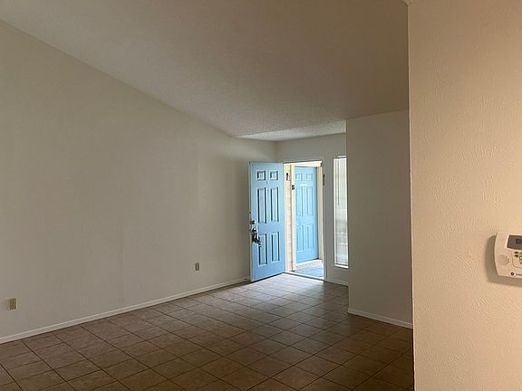 3rd image of 1911 Gracy Farms Ln