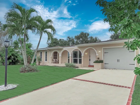 1371 SE San Souci Lane, Port St Lucie, FL 34952