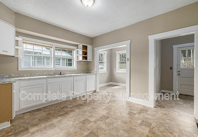 2528 25th St W — Photo 4