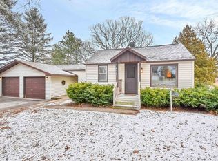 1439 Crestwood Dr, Green Bay, WI 54313