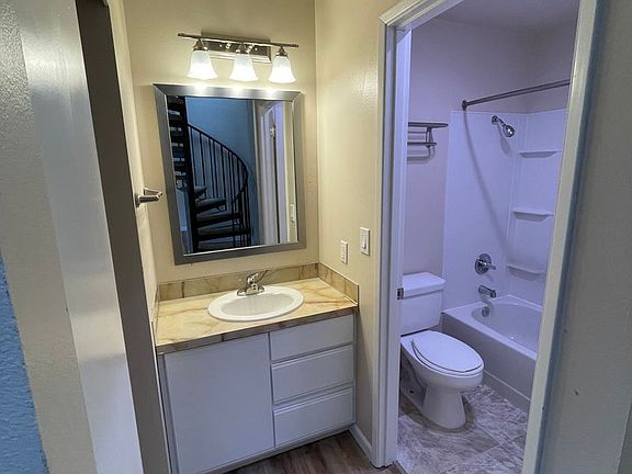5th image of 400 10th Ave #401