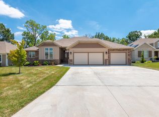 930 E Thorndale Dr, Nixa, MO 65714