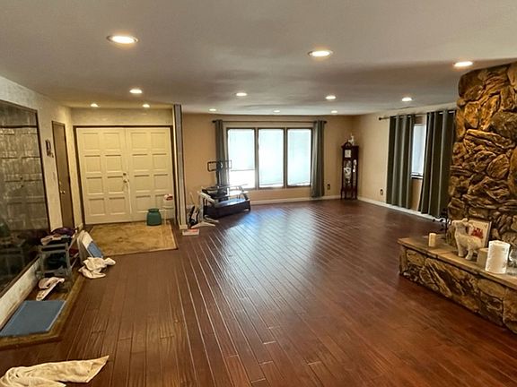 3rd image of 2329 California Ave