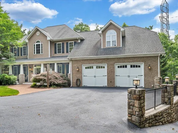 1236 Longview Rd, Roanoke, VA 24018