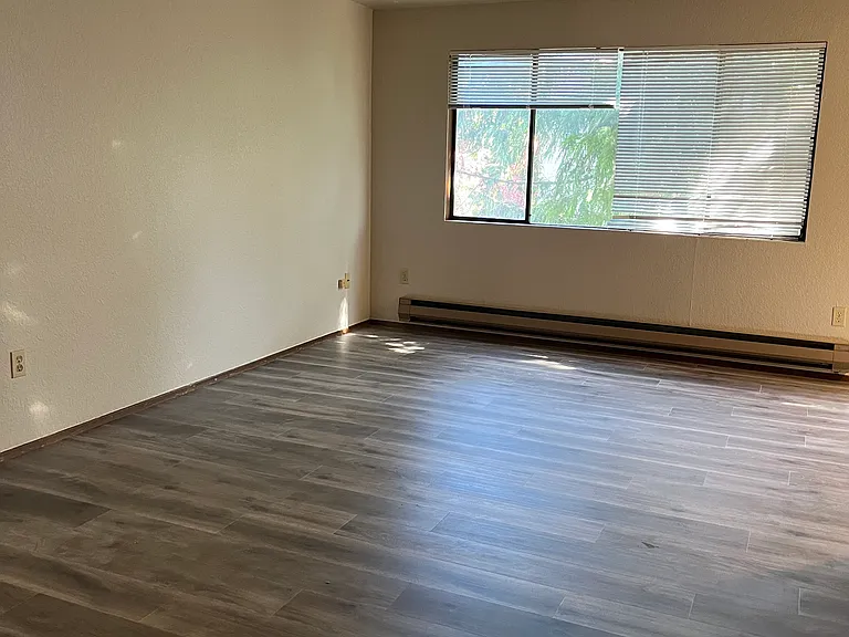 1422 NW 59th St #4 — Photo 3