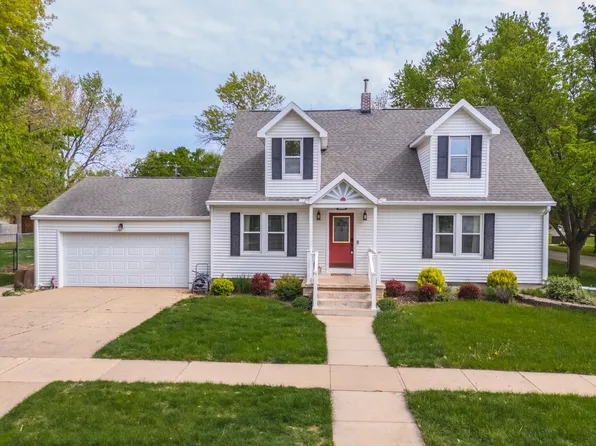 212 E 6th St, Gridley, IL 61744