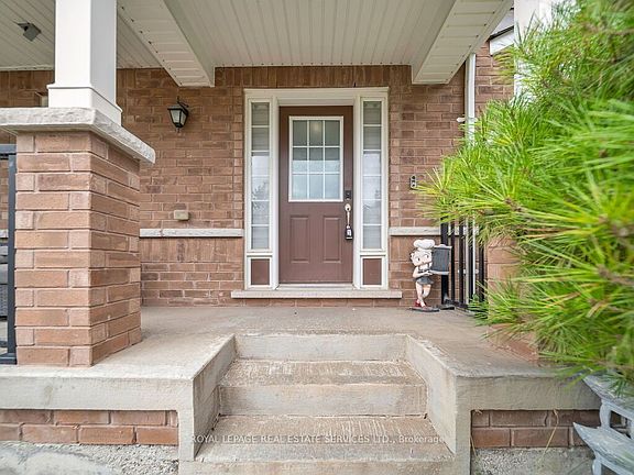 5th image of 61 Rockbrook Trl
