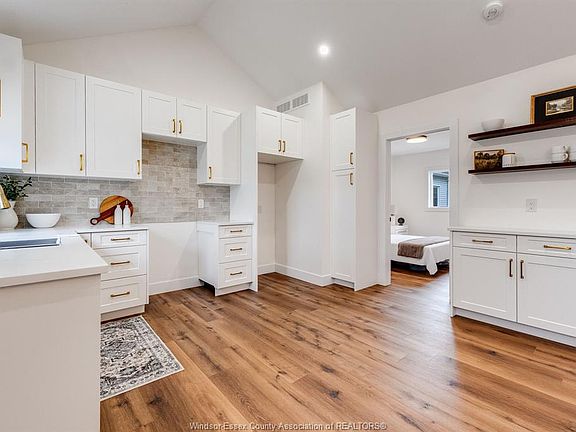 4th image of 5 Howard St