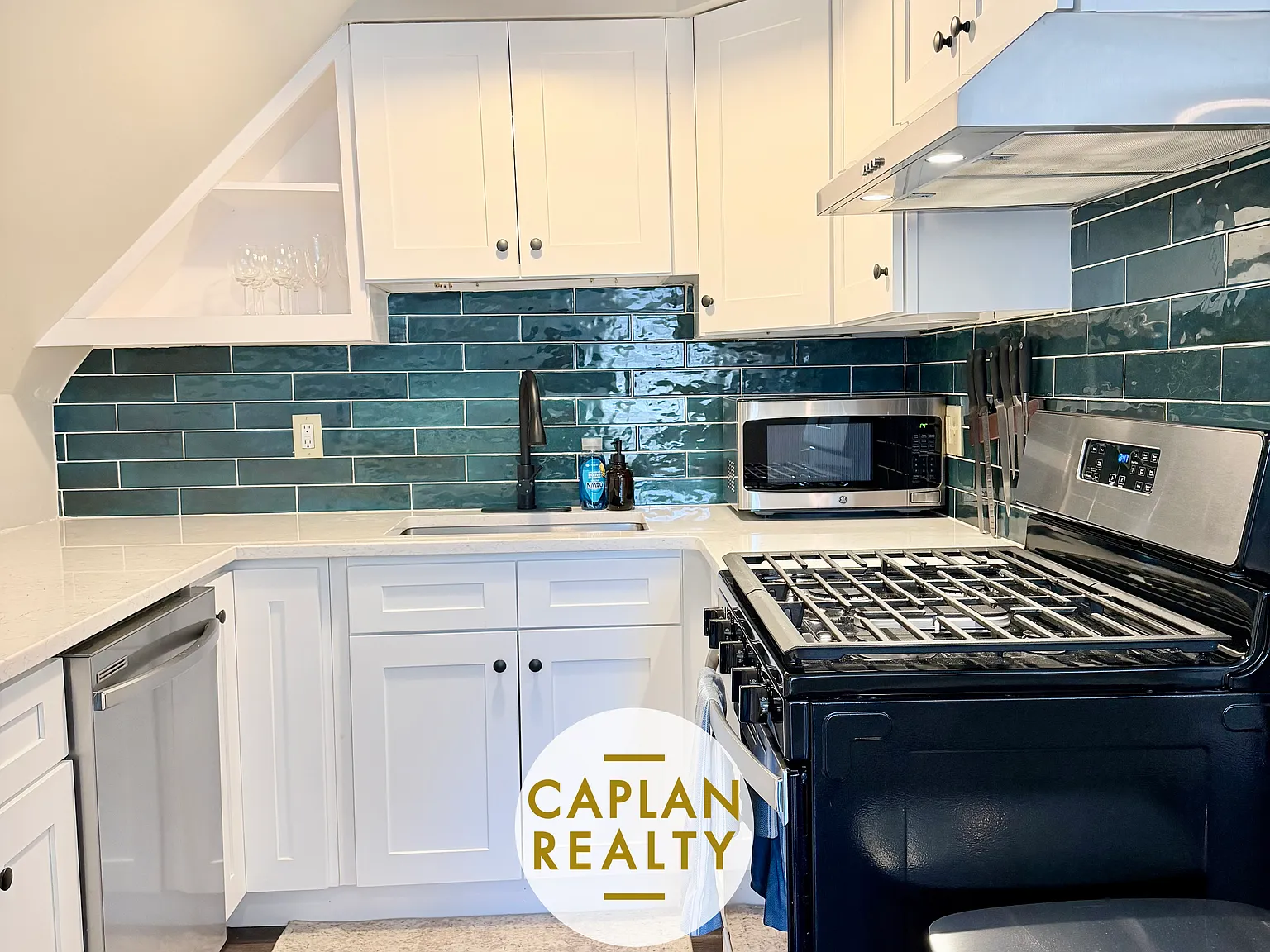 3 bed, 1000 sqft, $2,750 — Photo 1