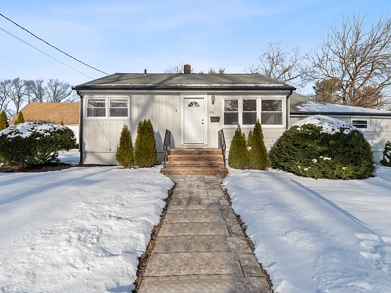 26 Kipling Ave — Photo 1