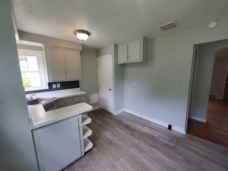 16108 Edgewood Ave — Photo 8