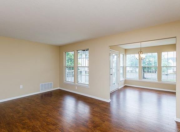 5th image of 10218 Wolfe Manor Ct #5