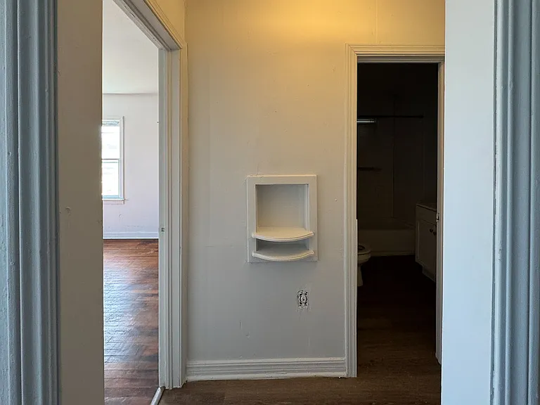 515 N Hough Ave — Photo 10