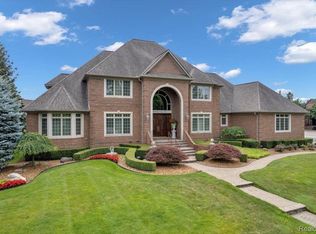 19793 Westchester Dr, Clinton Township, MI