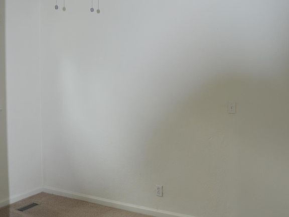 4th image of 824 Woodmore Ln
