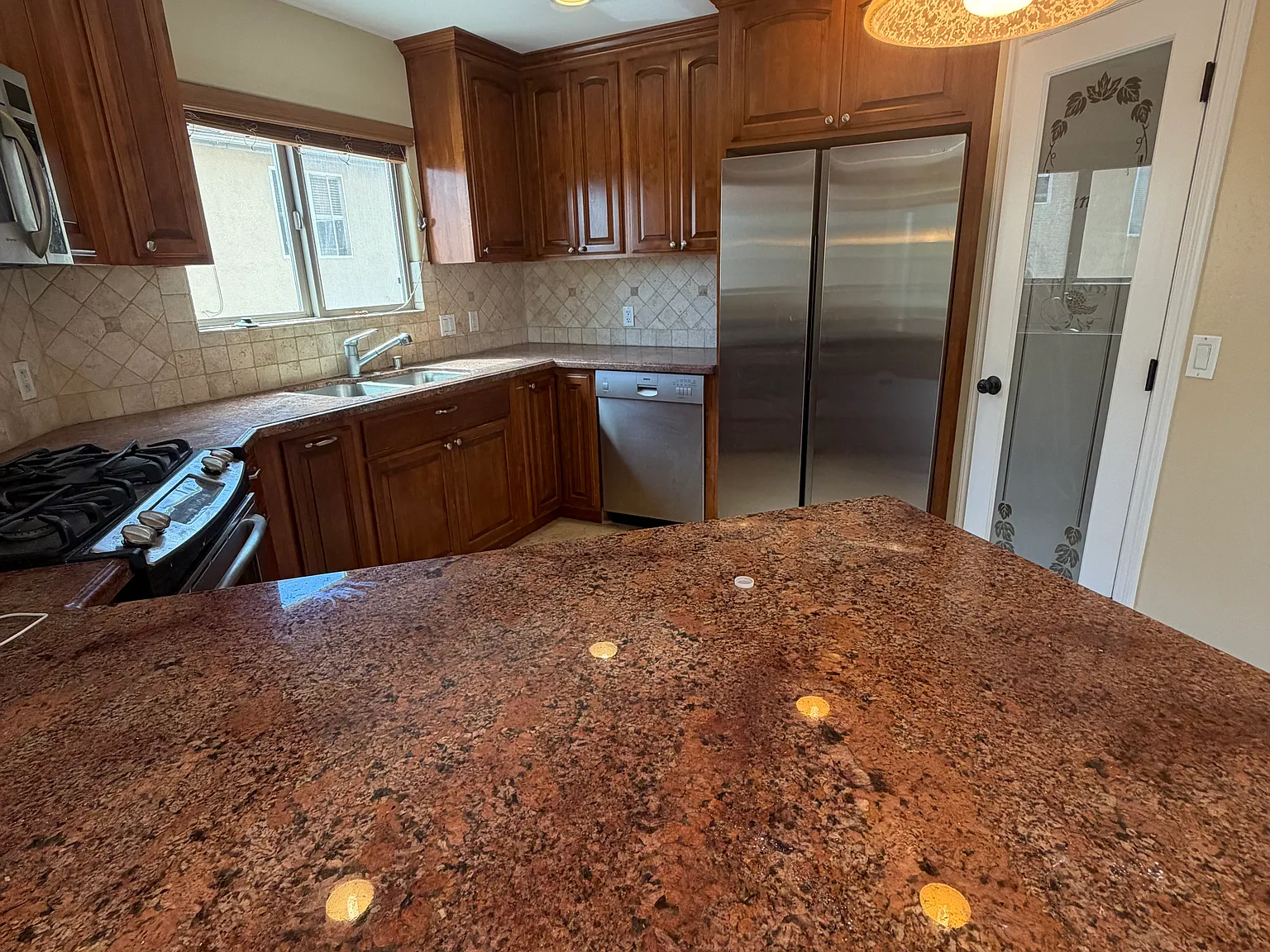 3 bed, 1448 sqft, $6,100 — Photo 3