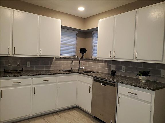 4th image of 4109 Karen Cir