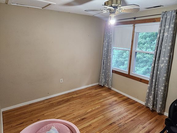 Second bedroom w/closet