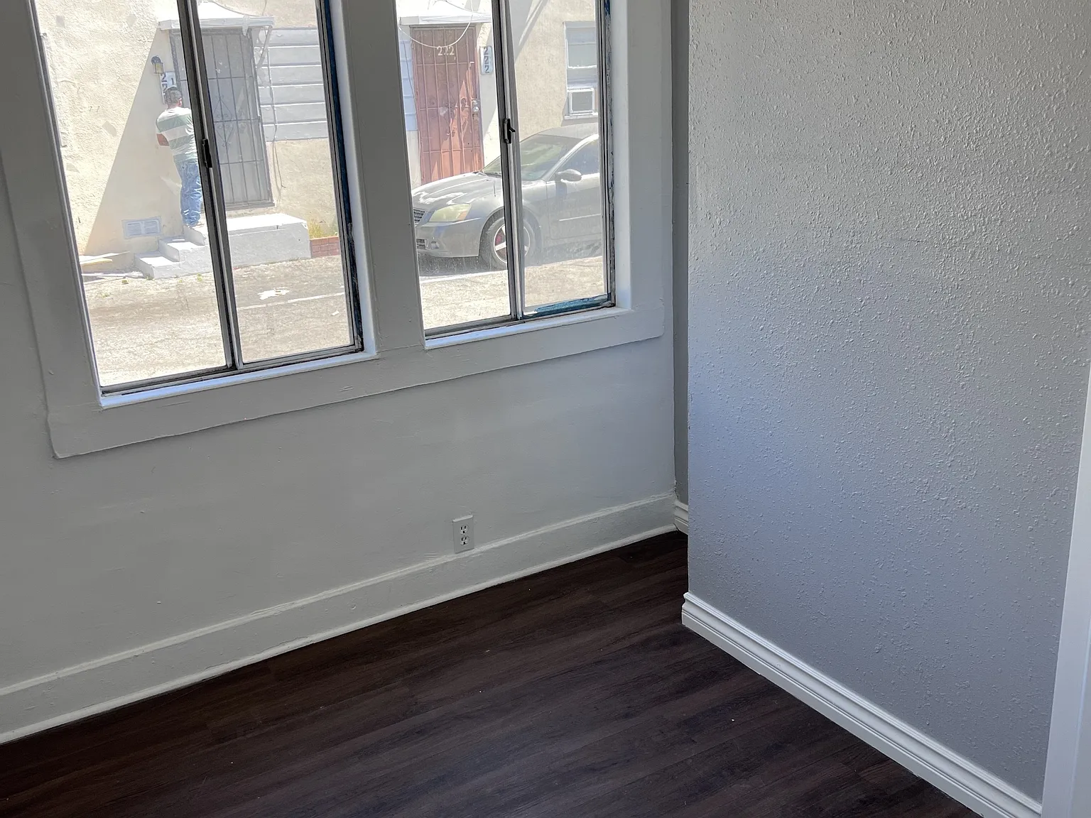 220 W F St — Photo 2