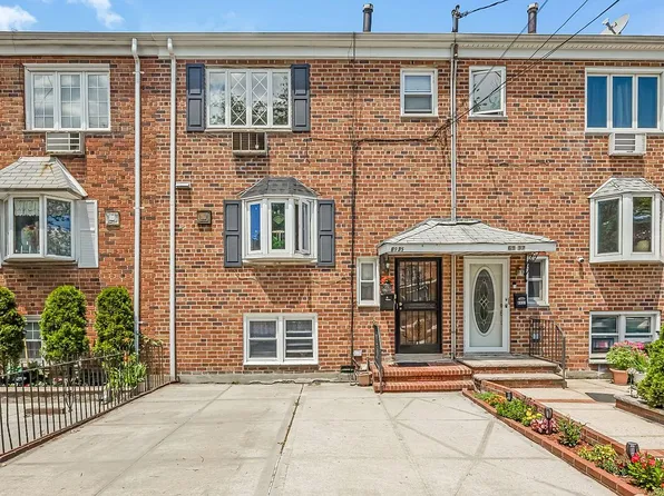 6935 61st Rd, Middle Village, NY 11379