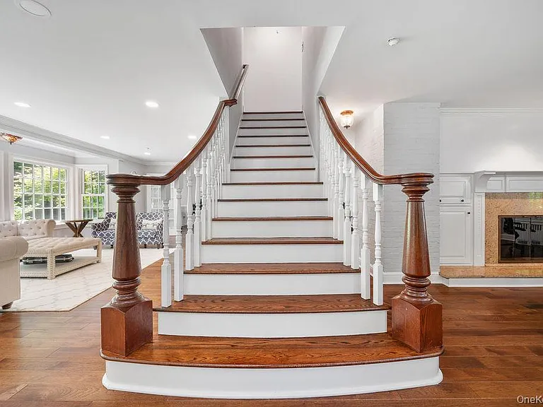 22 Crane Rd — Photo 2