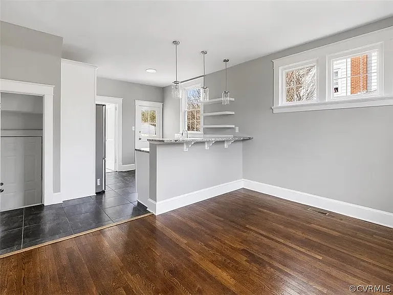 2900 Seminary Ave — Photo 5
