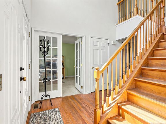4th image of 403 S Genista Ave