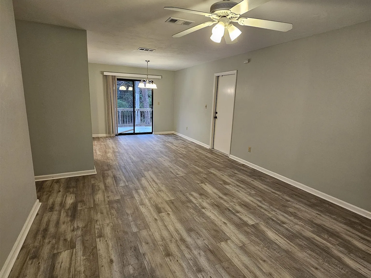 3 bed, 2.0 bath, 1080 sqft, $1,795 — Photo 3