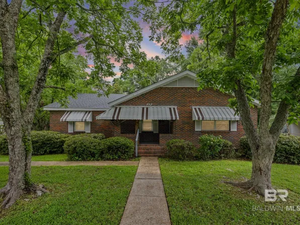 312 Sutherland Dr, Chickasaw, AL 36611
