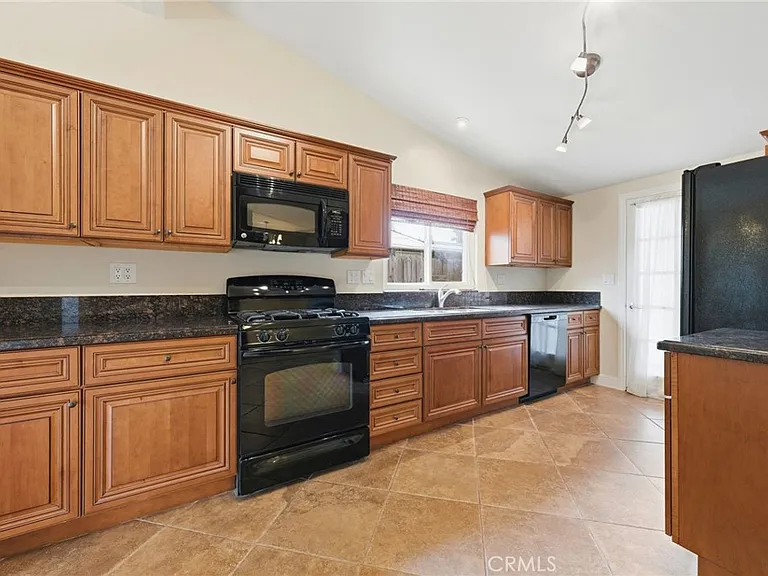 253 Princeton Dr — Photo 8