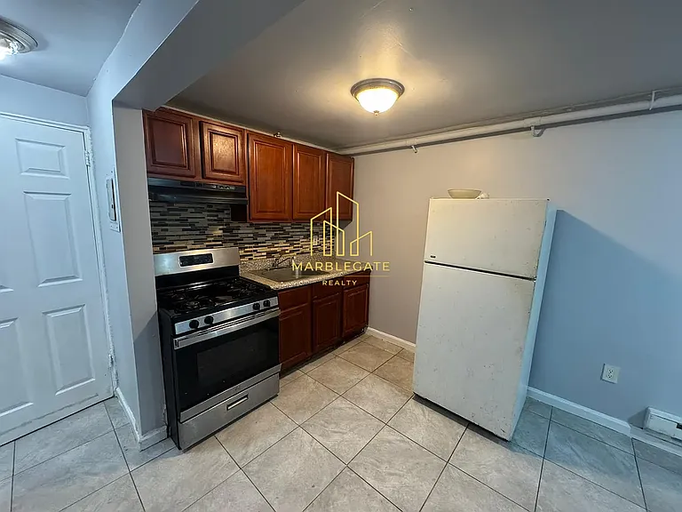 202 Brookdale Ave #11 — Photo 1