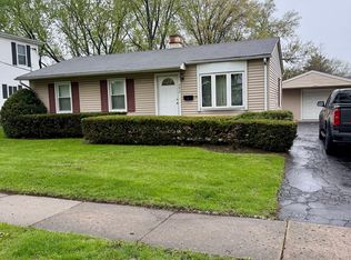 392 Raupp Blvd, Buffalo Grove, IL 60089