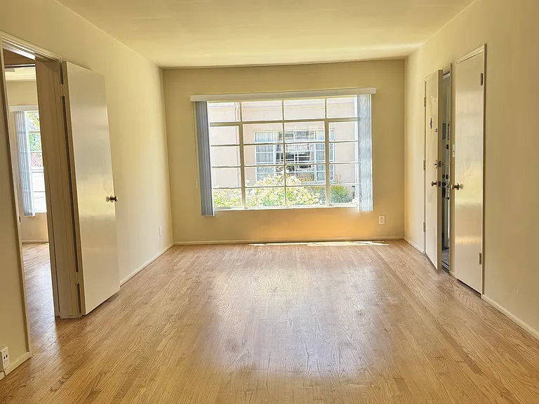 129 N Jackson St #A — Photo 2