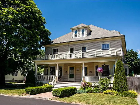 21 Highland St, Cranston, RI 02920