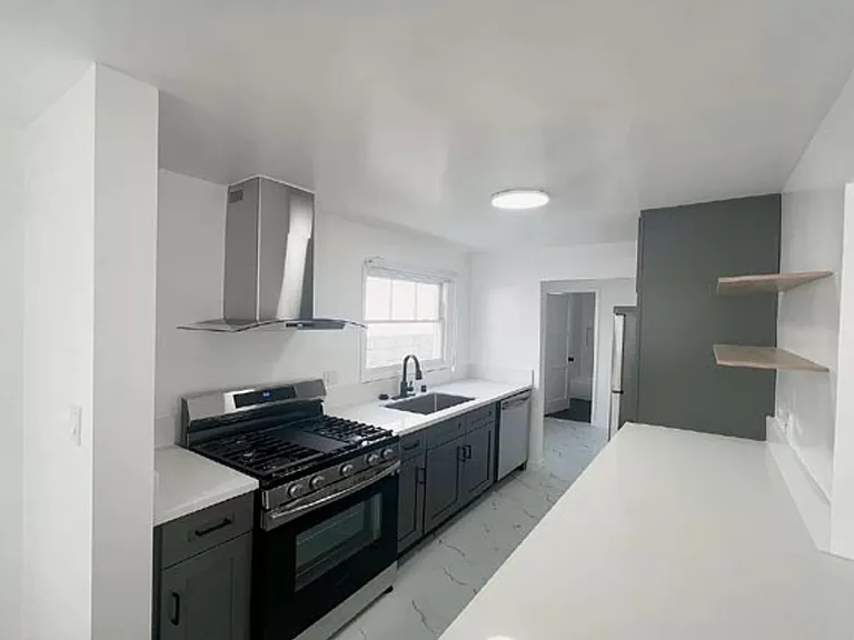 60 El Nido Ave — Photo 2