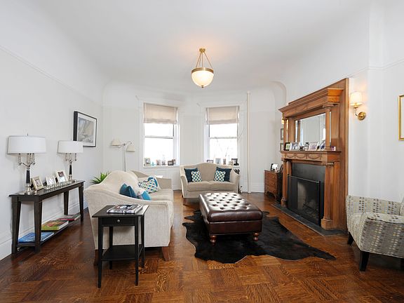 3rd image of 304 W 77th St APT 2