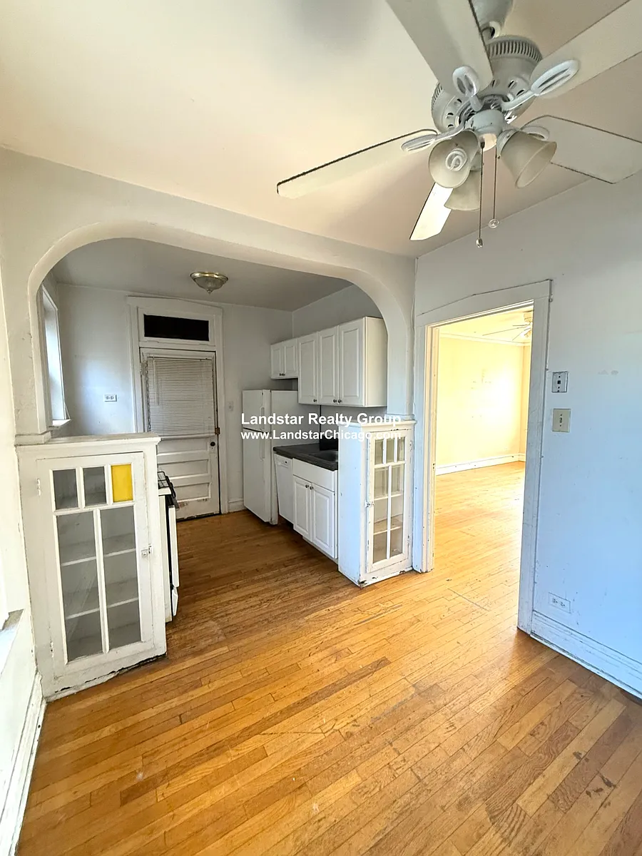 Building Photo - 4109 N Sacramento Ave #1