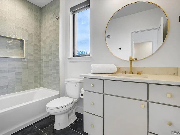 2526 S Lincoln St — Photo 27