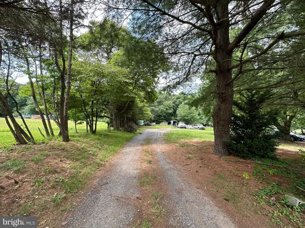 12501 Hilltop Ln, Bowie, MD 20720