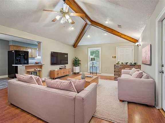 5th image of 3334 Grandwood Blvd